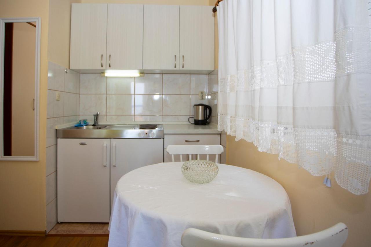 Apartmani Miki Podgora Eksteriør billede