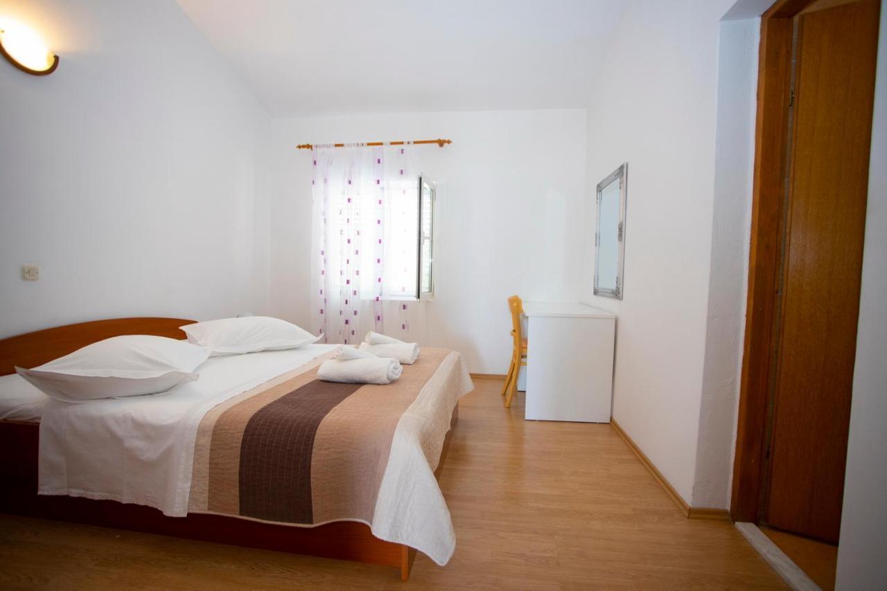 Apartmani Miki Podgora Eksteriør billede