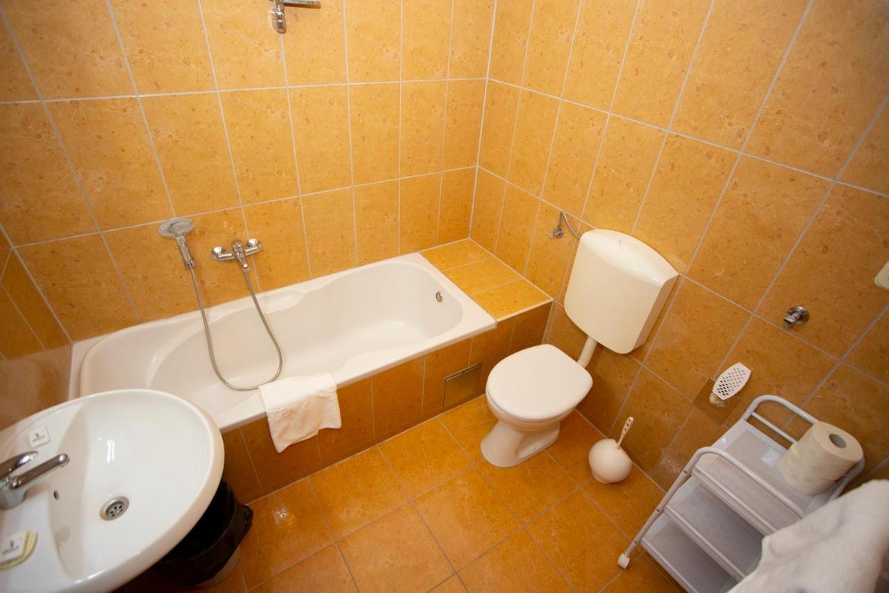 Apartmani Miki Podgora Eksteriør billede