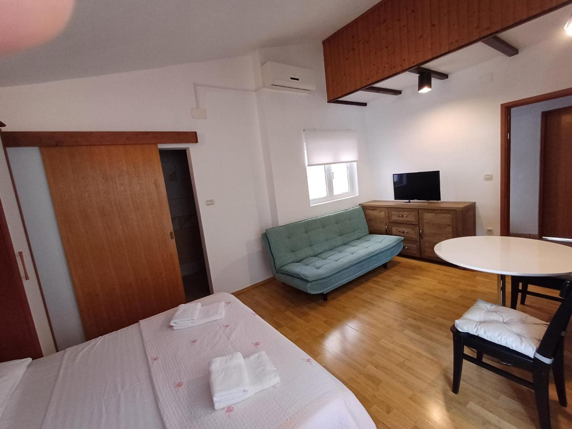 Apartmani Miki Podgora Eksteriør billede